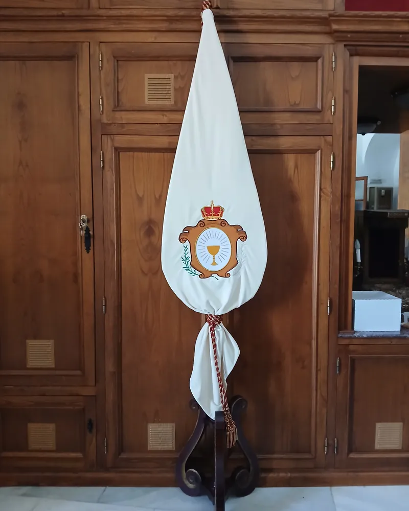 Bordados cofrades y litúrgicos — bordado personalizado